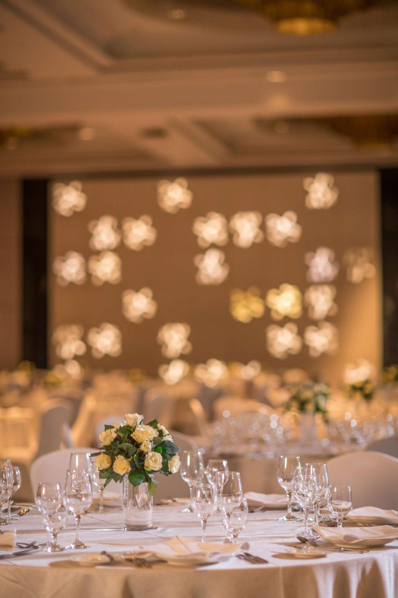 Hotel Radisson Blu Cebu Exteriér fotografie The interior of the ballroom