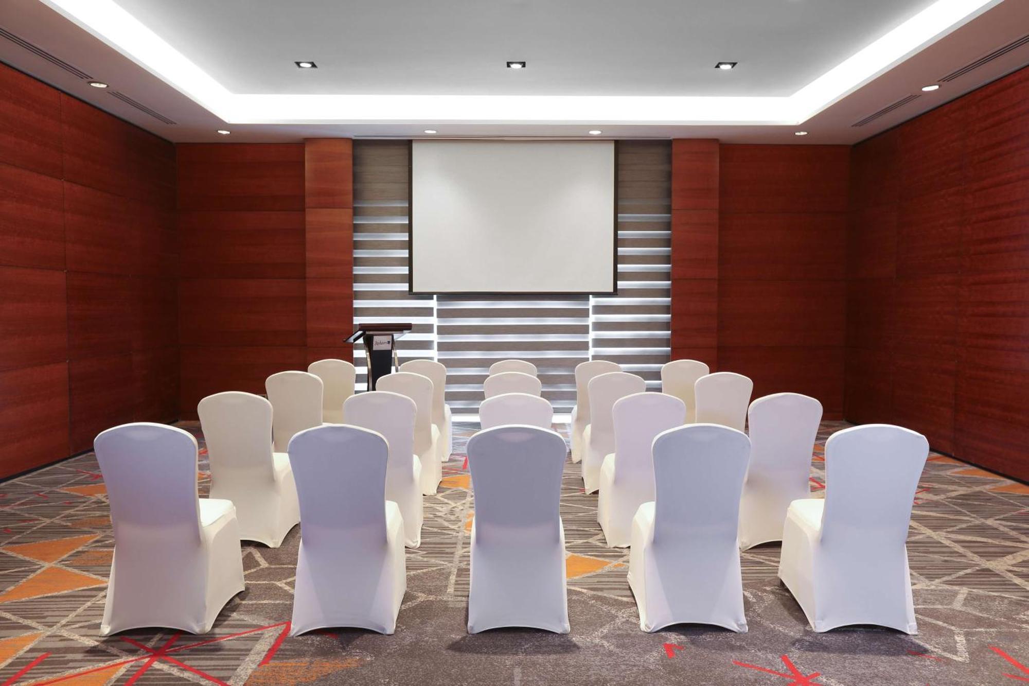 Hotel Radisson Blu Cebu Exteriér fotografie Meeting room