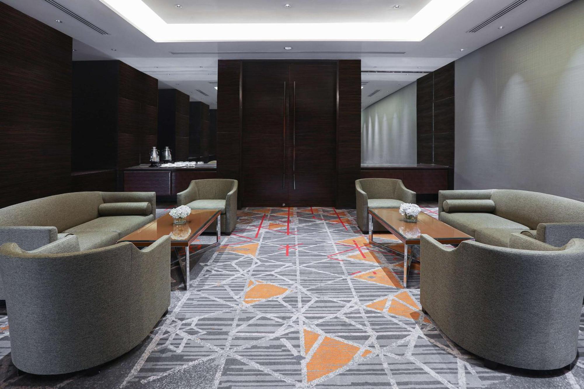 Hotel Radisson Blu Cebu Exteriér fotografie The lounge at the airport