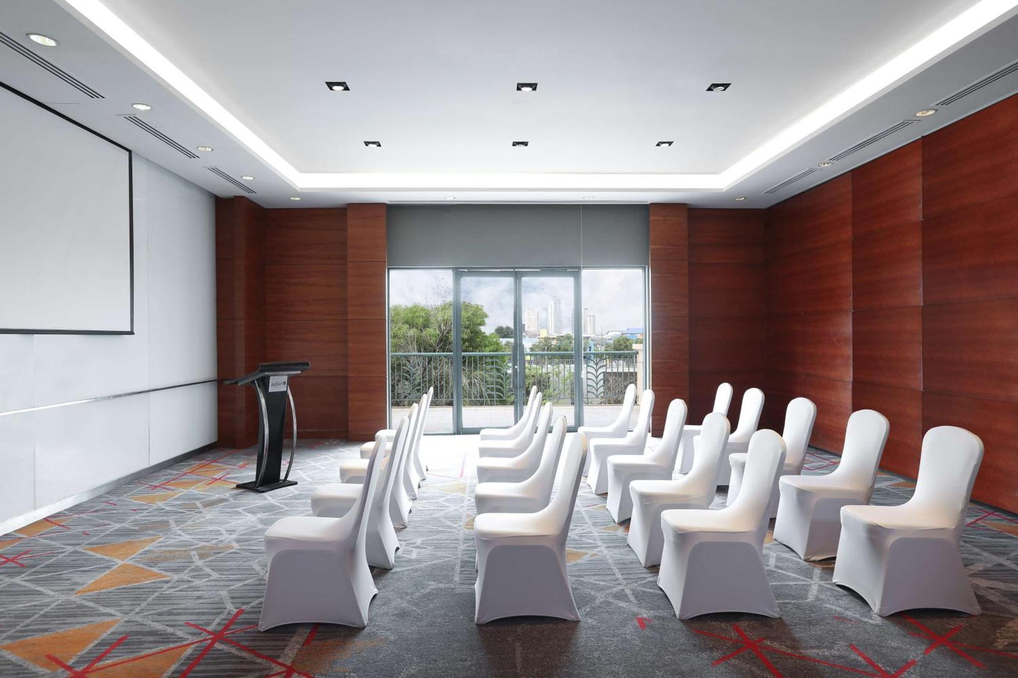 Hotel Radisson Blu Cebu Exteriér fotografie Meeting room