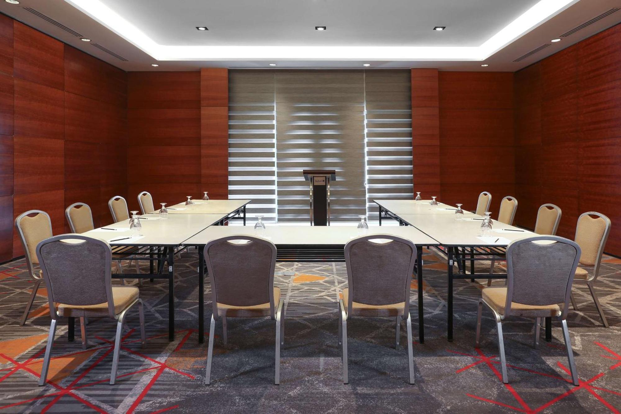 Hotel Radisson Blu Cebu Exteriér fotografie Meeting room
